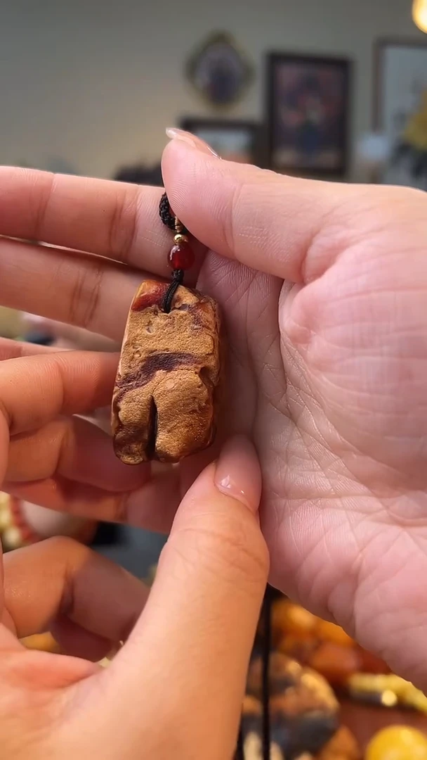 琥珀颈饰未镶嵌吊坠