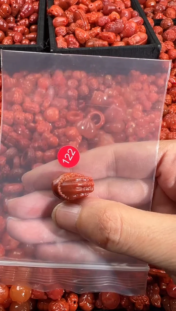 南红玛瑙未镶嵌颈饰1