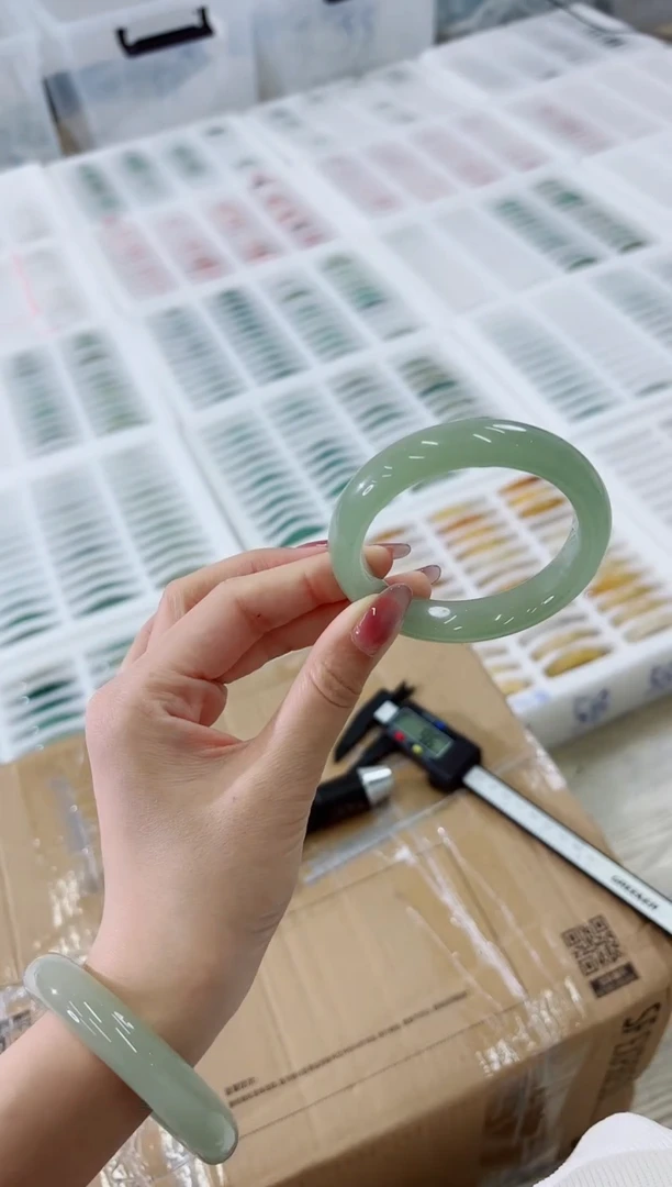 未镶嵌手镯石英质玉20-54D