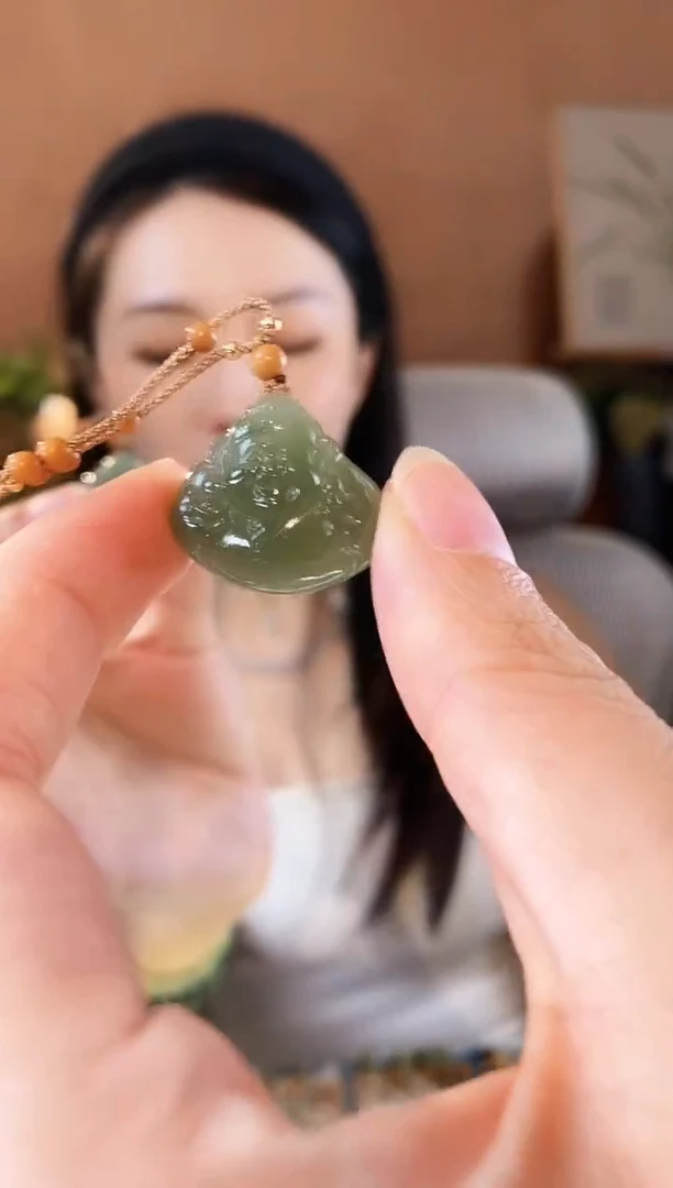 和田玉未镶嵌颈饰财财