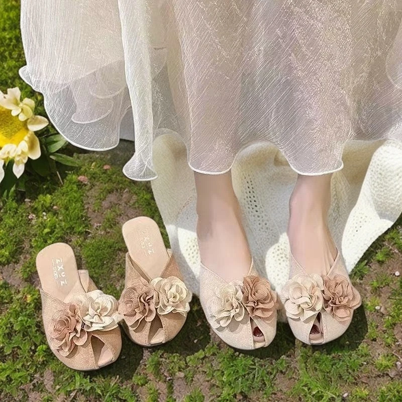 法式花朵包头半夏季2025年新款软底出游夏天穿裙子专用鞋子仙女风