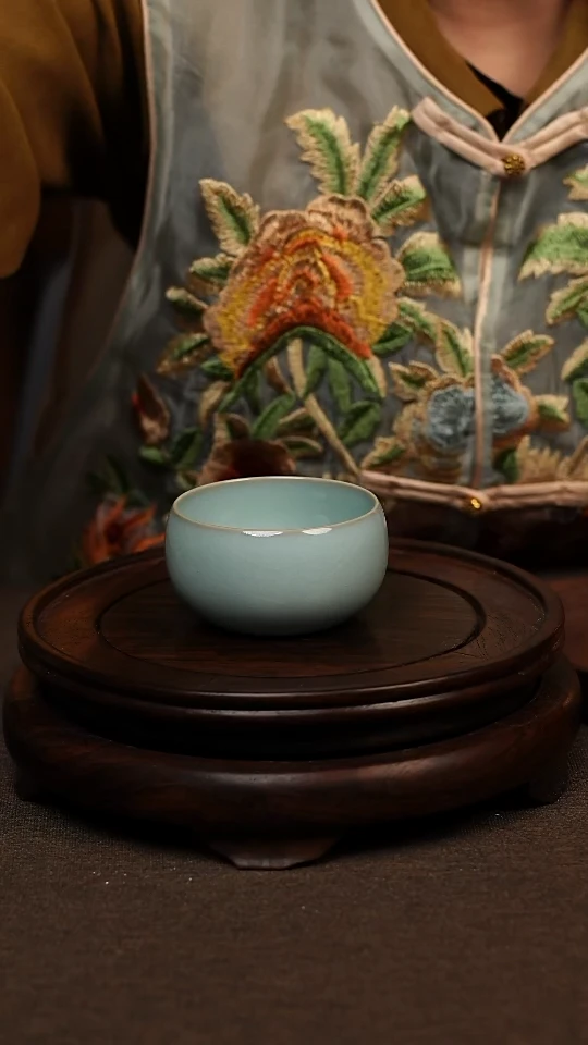 瓷片天青色全手卧足罗汉杯90ml微瑕不带礼盒
