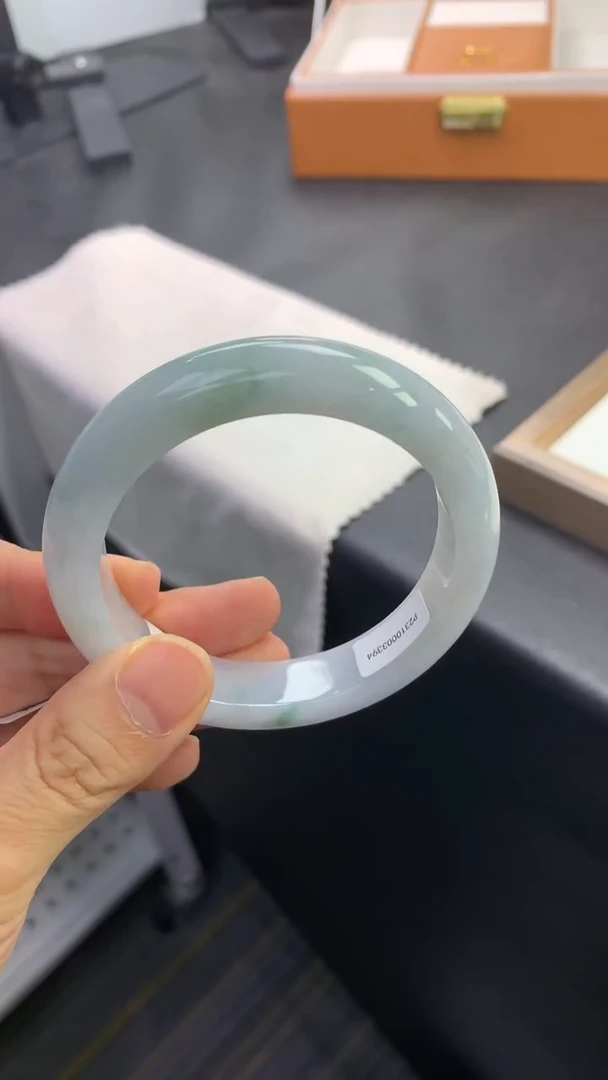 未镶嵌手镯翡翠退货需手镯吊牌标签完好