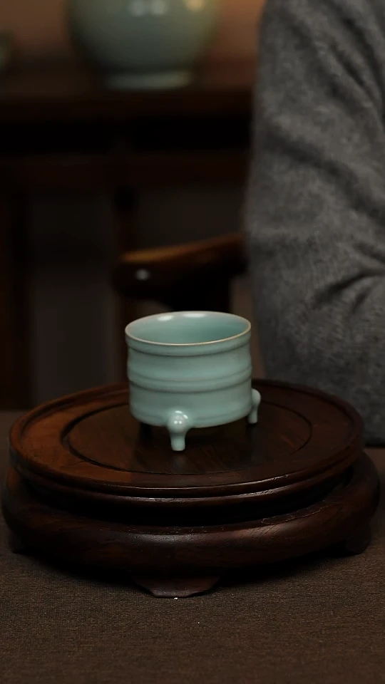 瓷片仿古青绿釉全手工三足玹纹尊80ml 微瑕 不带礼盒