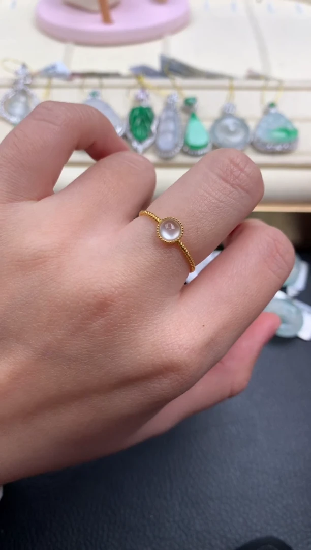 【闪购商品】翡翠颈饰18K金镶嵌D828