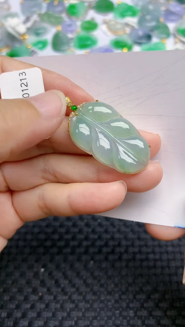 翡翠18K金镶嵌颈饰天然A货翡翠