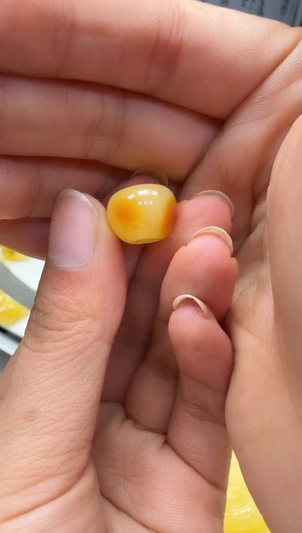 裸石琥珀未镶嵌如图