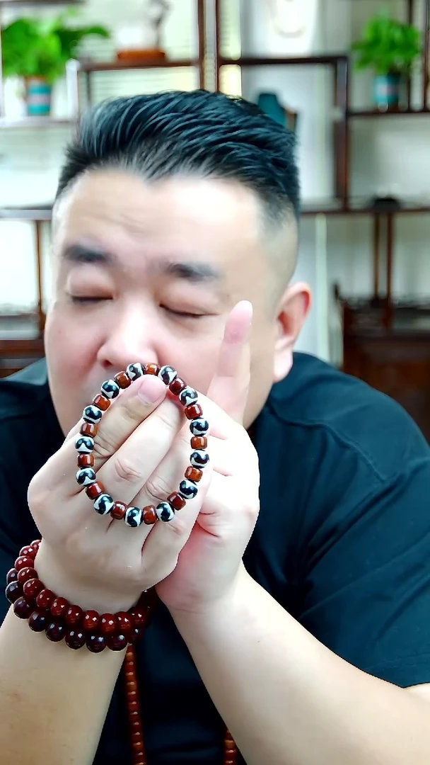 虎牙款13颗牦牛骨手串配饰玛瑙