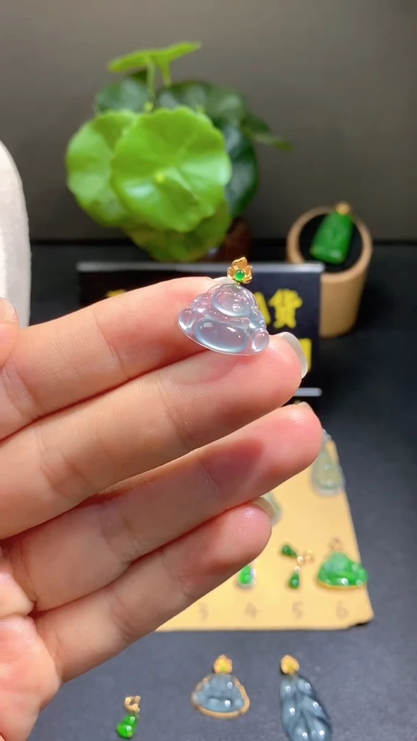 颈饰18K金镶嵌翡翠翡翠A货