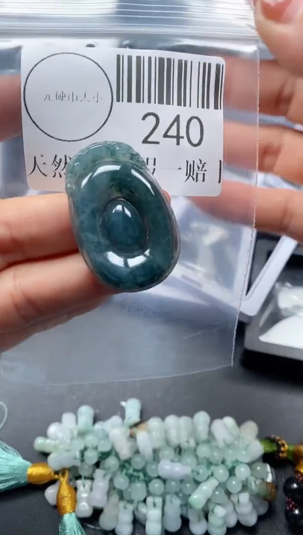 吊坠(不含链)未镶嵌翡翠240