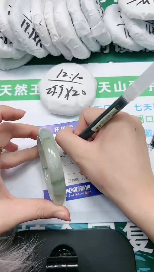 【闪购商品】石英质玉手镯未镶嵌K349-62