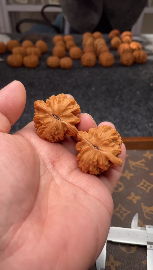 把件文玩核桃B80号40尺霞云岭