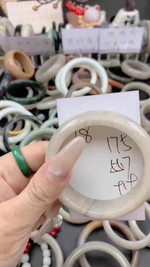 未镶嵌手镯石英质玉175