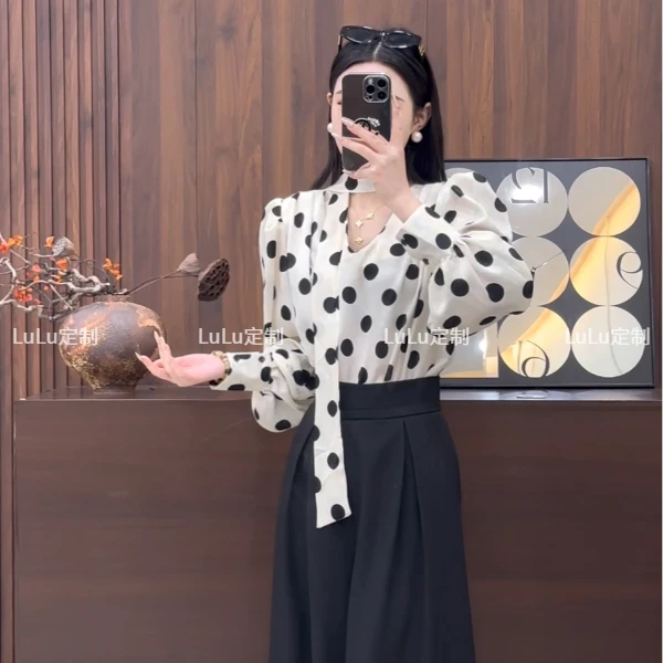 璐璐定制--法式别致小衫显瘦挂脖V领减龄波点印花长袖气质衬衫女