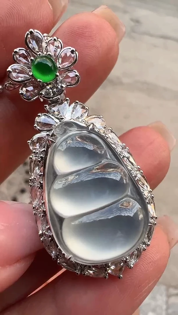 吊坠(不含链)18K金镶嵌翡翠豆子