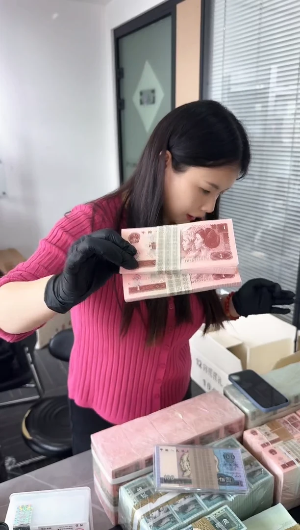 8****八96版1元整刀百张连号 尾801-901连号 两刀