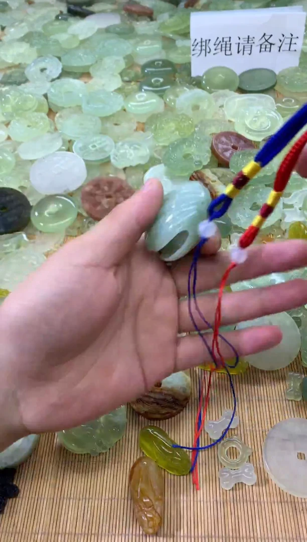 未镶嵌蛇纹石玉颈饰19