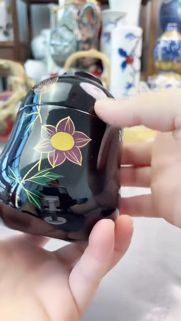 瓷片日产葫芦型罐子