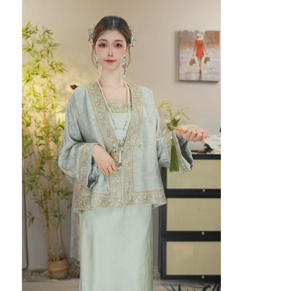 储秋2025春季新款日常绿色重工上衣和吊带裙（2506+2544）