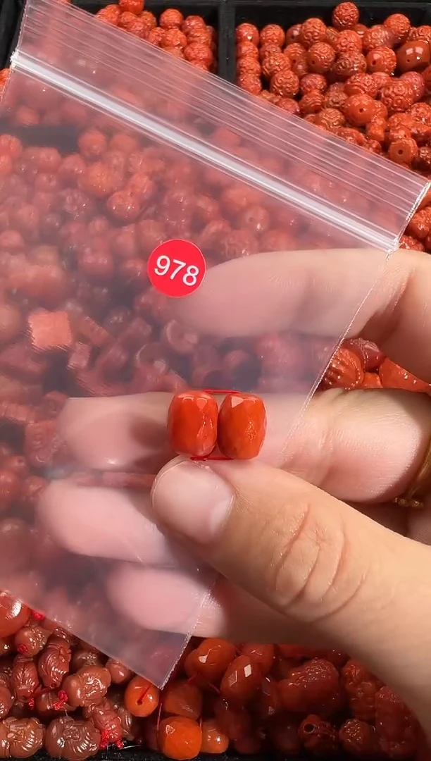 颈饰未镶嵌南红玛瑙1