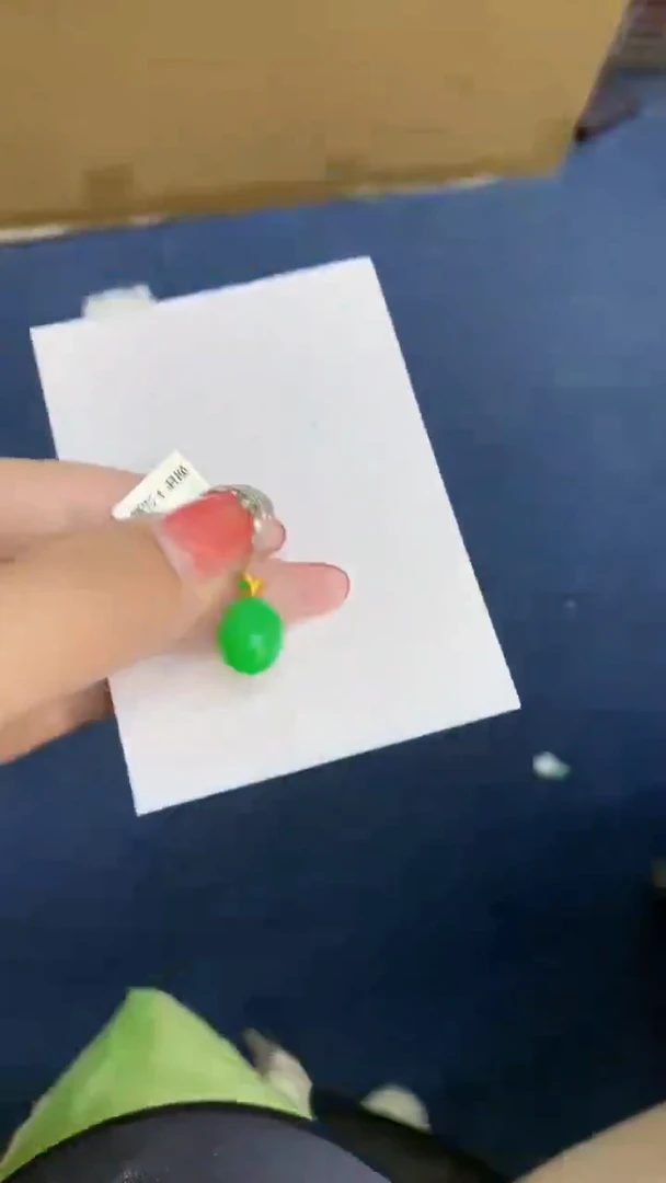 颈饰18K金镶嵌翡翠1