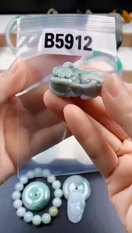 颈饰未镶嵌翡翠天然翡翠吊坠挂件