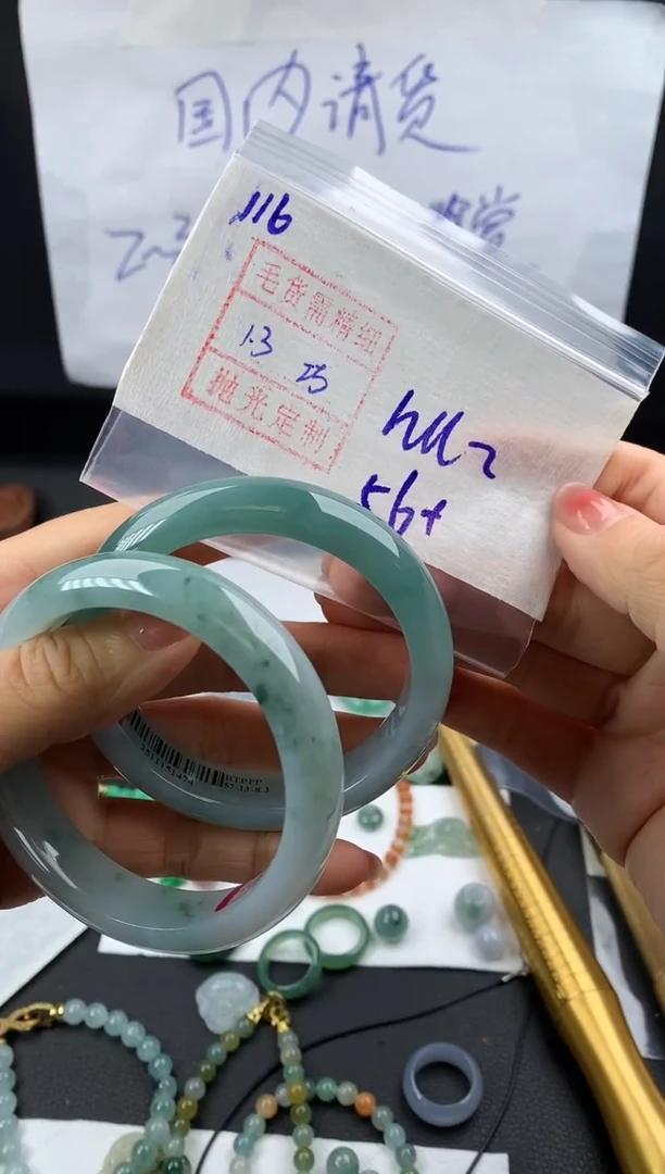 未镶嵌定制翡翠h**u116手镯56两只*22810元毛货需精抛光