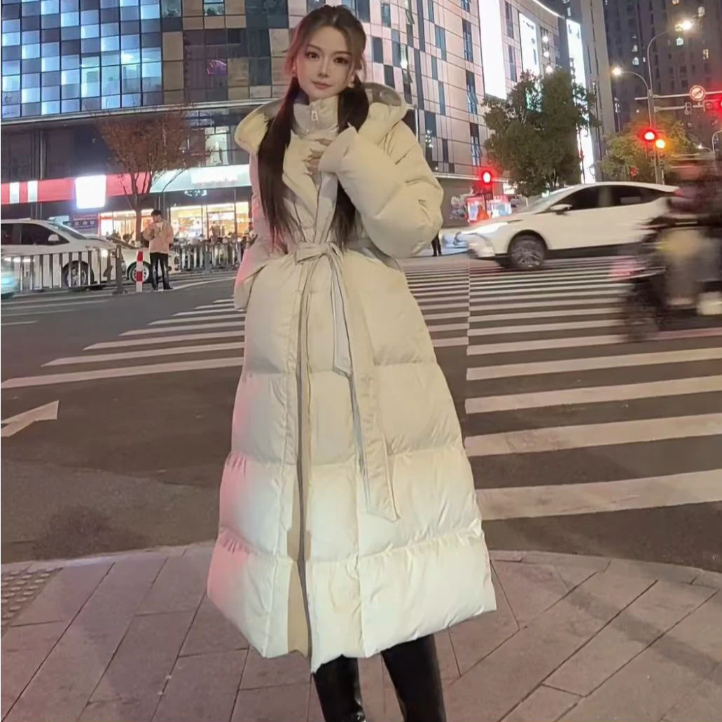 2025年新款韩版冬季白鸭绒连帽加厚百搭长款羽绒服带1收腰2411