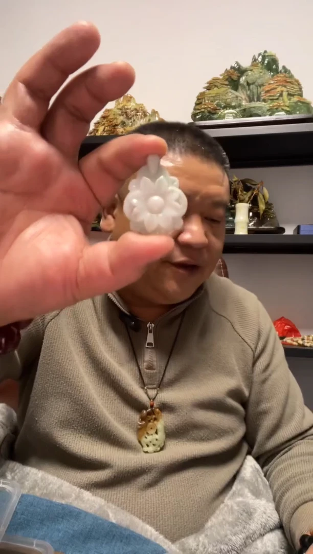 吊坠(赠链)未镶嵌翡翠花开富贵吊坠