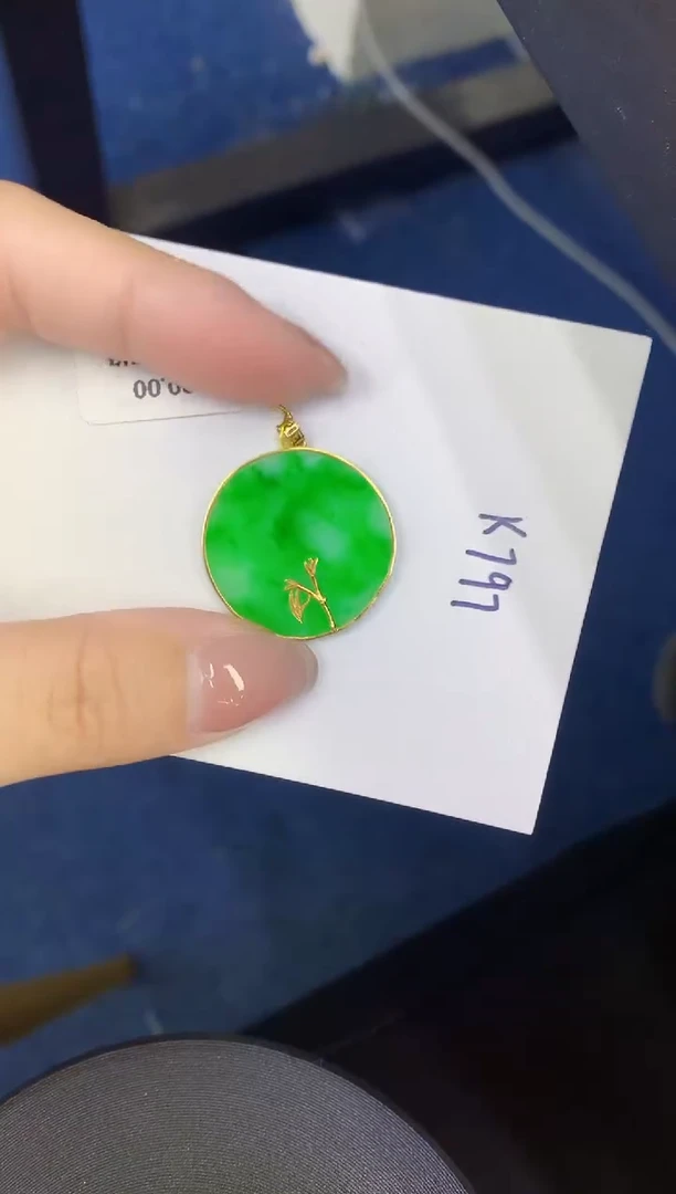 颈饰18K金镶嵌翡翠缅甸天然翡翠A货