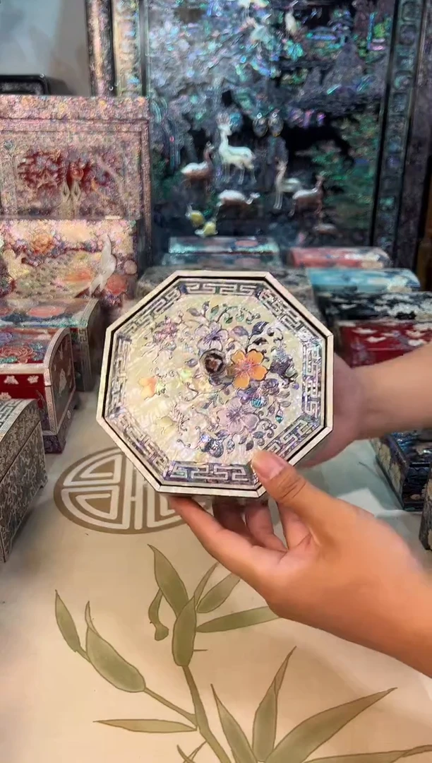 黑底全满螺·弘贝雅螺钿漆器文化馆