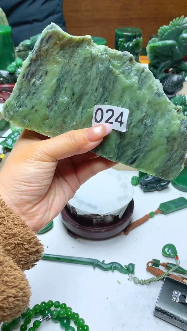 未镶嵌和田玉摆件1