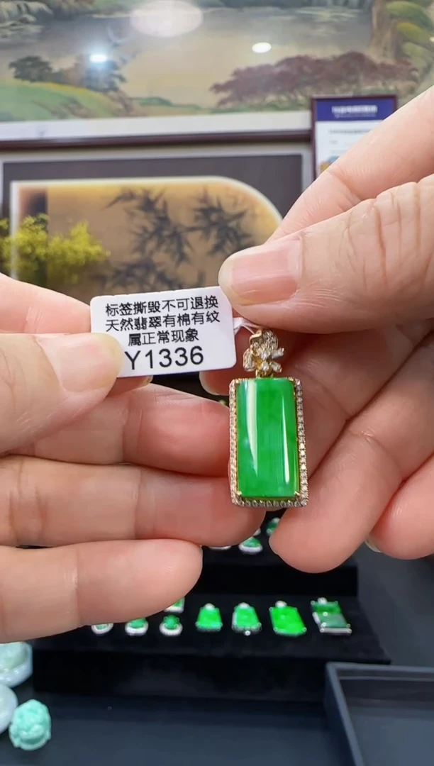 颈饰18K金镶嵌翡翠Y1336无事牌
