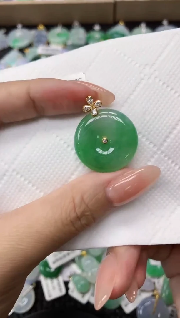 颈饰18K金镶嵌翡翠11111111111