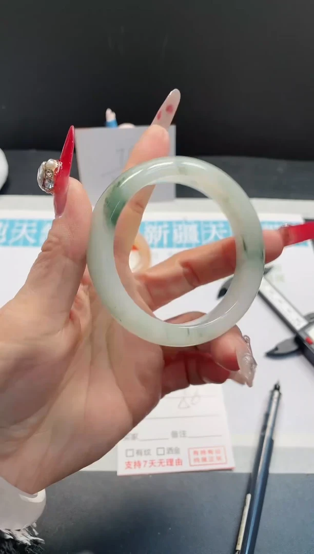 【闪购商品】石英质玉手镯未镶嵌133