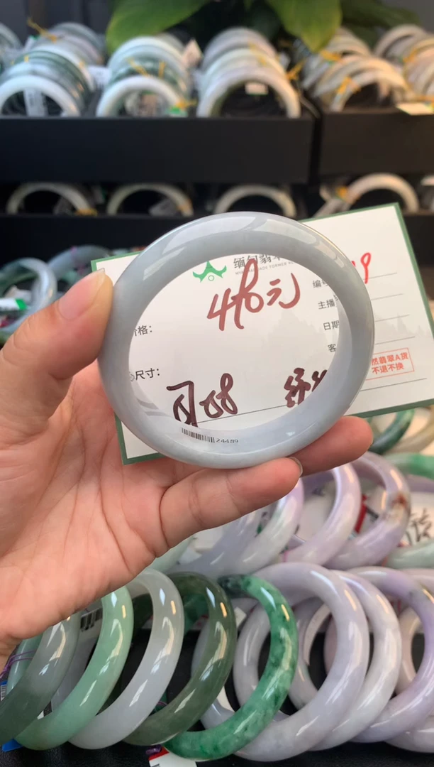 未镶嵌定制翡翠毛货需精细抛光+多人