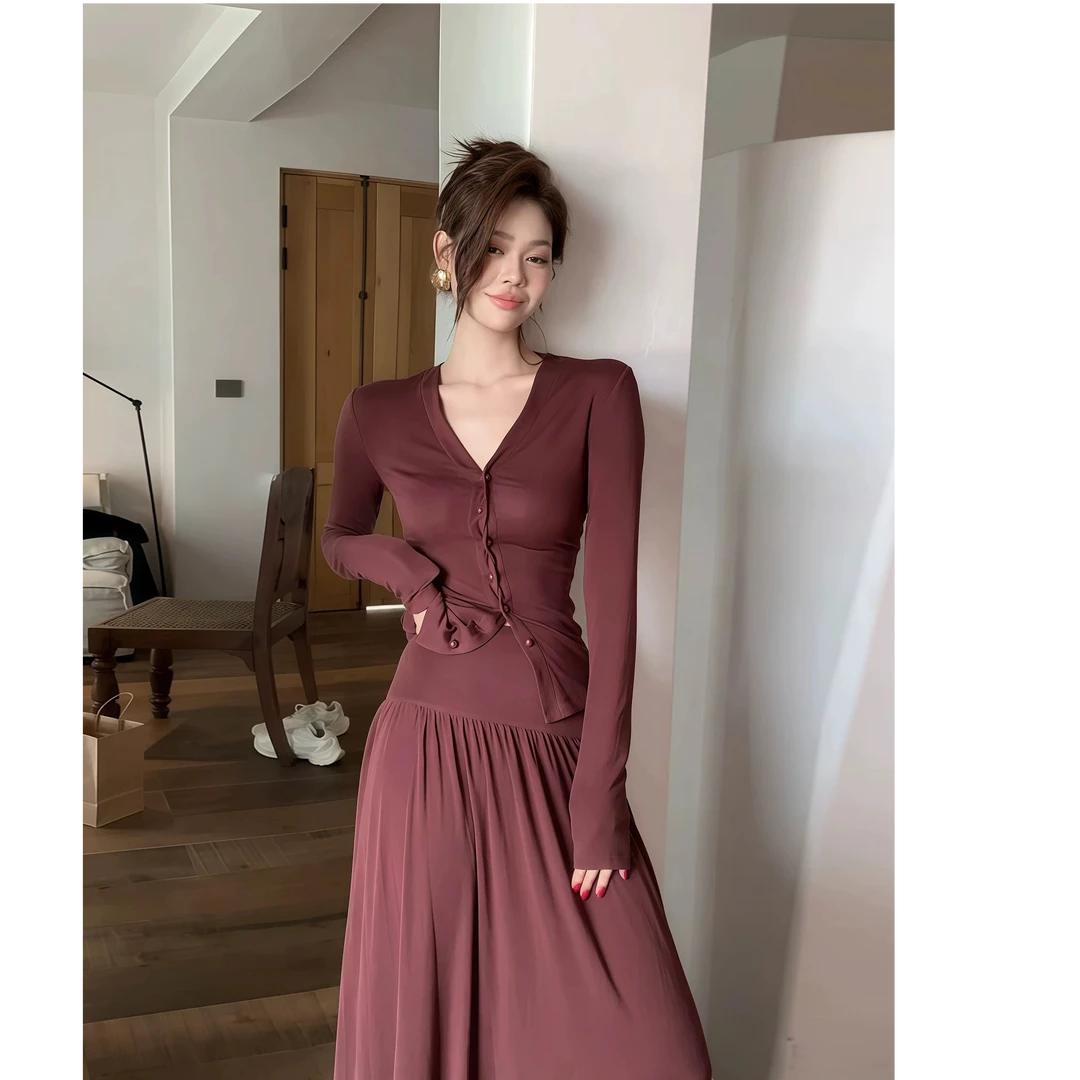 复古港风气质V领纽扣长袖套装秋冬季修身显瘦慵懒风半身裙两件套