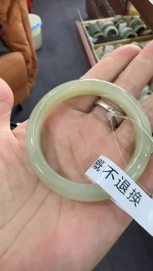 【闪购商品】和田玉手镯未镶嵌圈口52