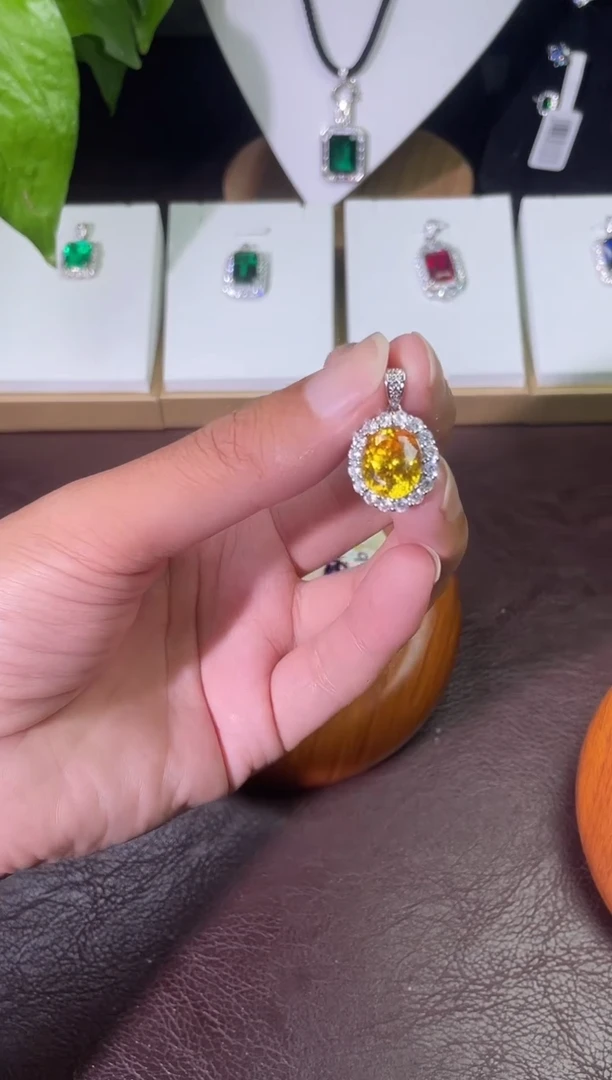 合金颈饰合成钻石金宝吊坠