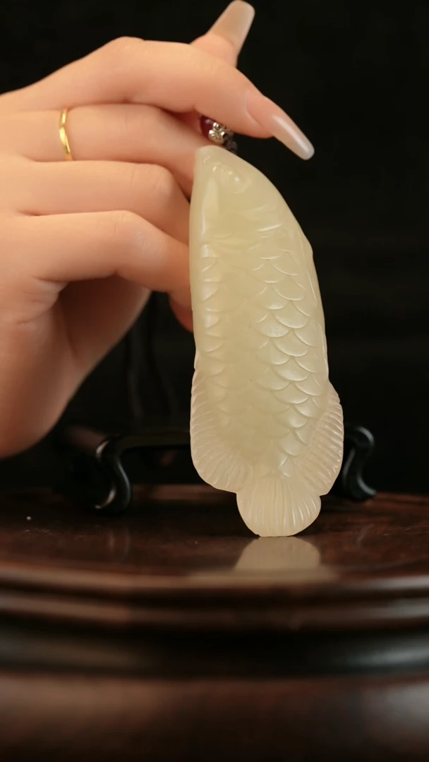 云南石竹叶青雕刻：金龙鱼
