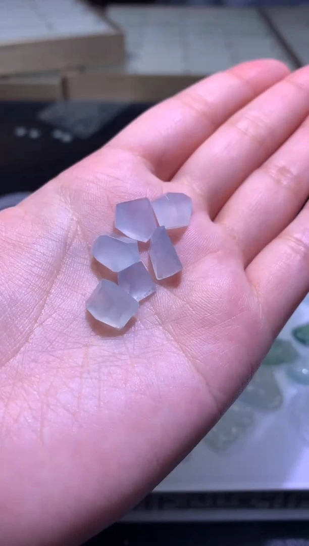 未镶嵌定制翡翠毛货
