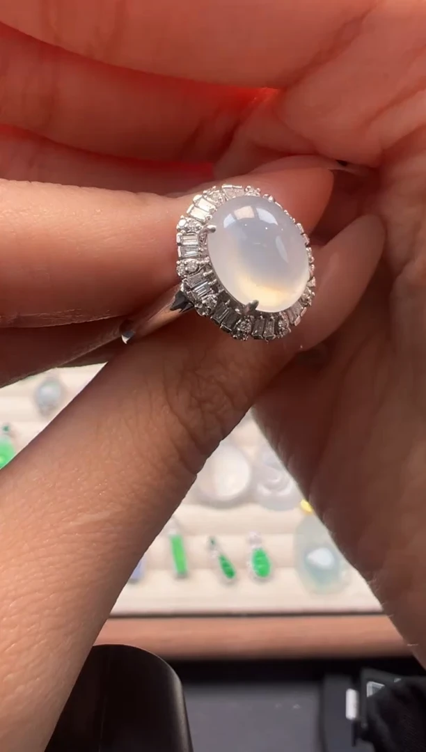 18K金镶嵌戒指翡翠 缅甸珠宝严选