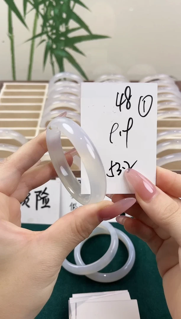 玛瑙/玉髓手镯未镶嵌48