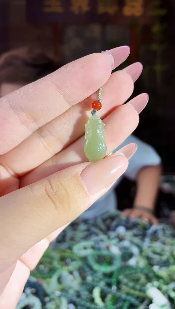 和田玉未镶嵌颈饰拍一发一