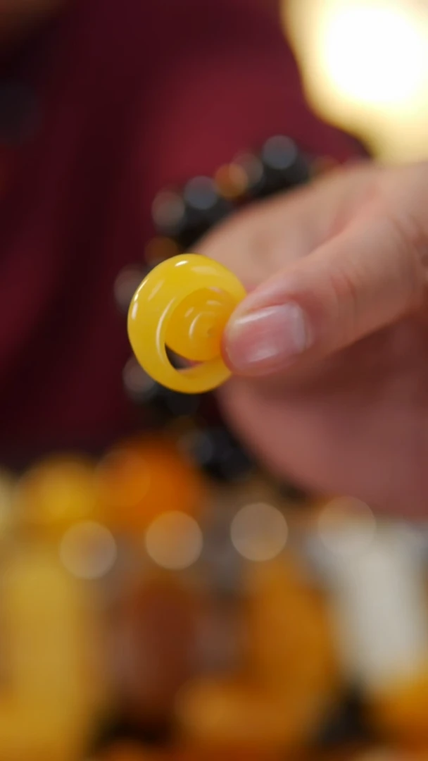 【闪购商品】蜜蜡裸石未镶嵌3.21焦皮料馒头戒内径16.9