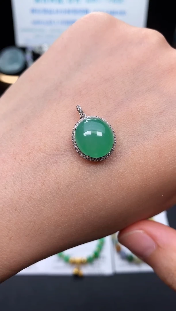 18K金镶嵌挂件翡翠48小时鉴赏期 退货不扣服务费