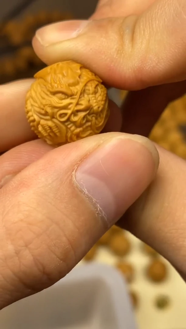 猴头核桃吊坠龙蛇之变