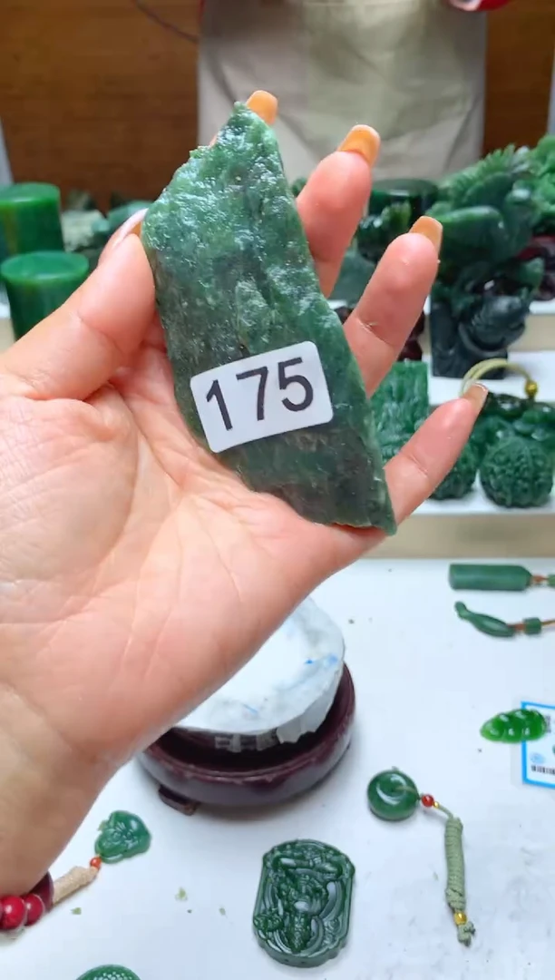 未镶嵌和田玉摆件1