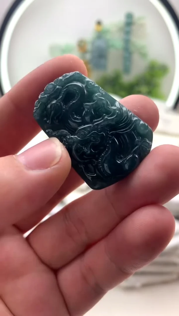 翡翠未镶嵌颈饰挂件