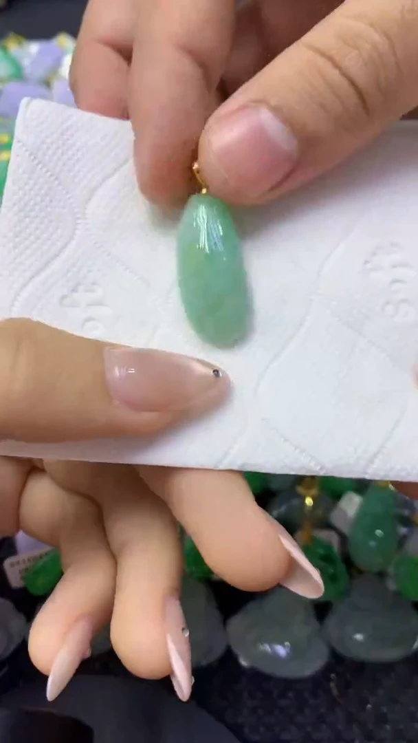 颈饰未镶嵌翡翠天然缅甸翡翠A货